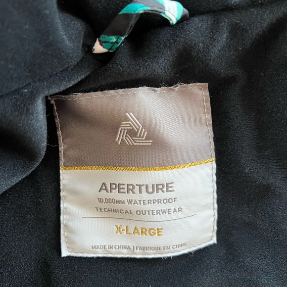 Aperture Women’s Ski/Snowboard Jacket - Picture 4 of 4